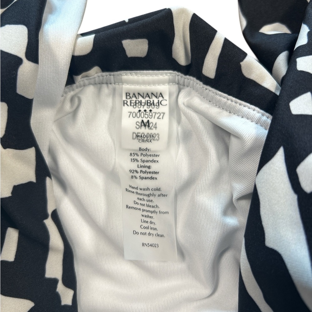 Banana Republic Women’s Size Medium Black and White One Piece Swimsuit NWT - Picture 4 of 6
